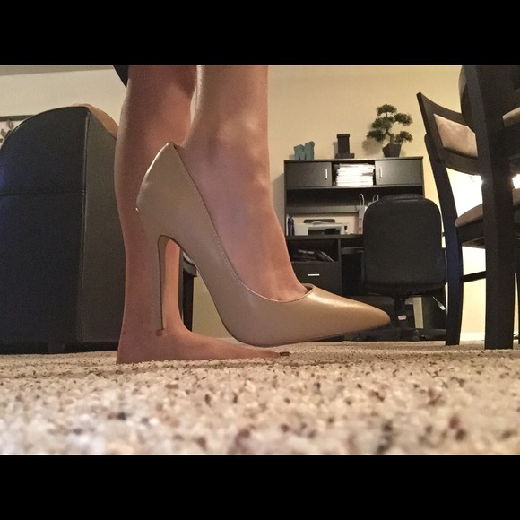 Beautiful NUDE Pumps
