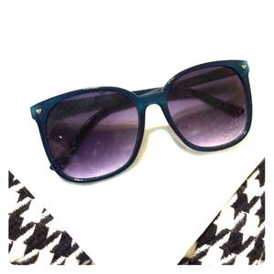 😎 Betsey Johnson sunglasses