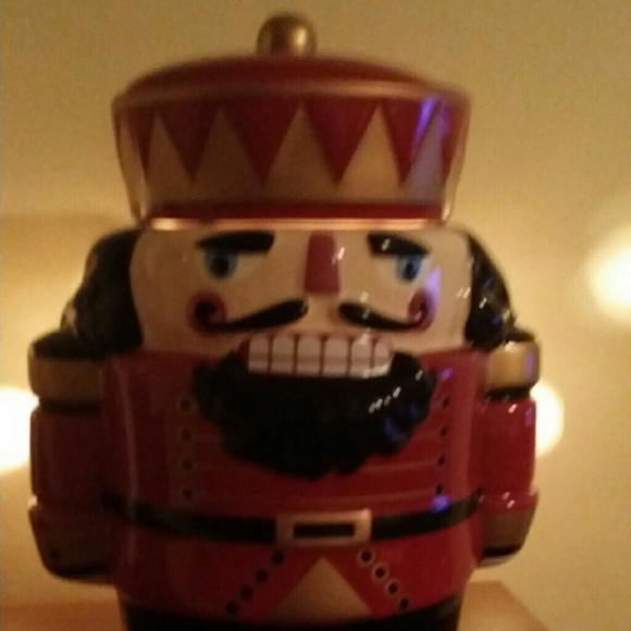 Limited edition nutcracker scentsy warmer