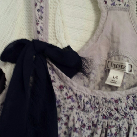 Floral Pattern Decree Top with Bow - Picture 3 of 4