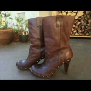 MICHAEL KORS LEATHER BOOTS.