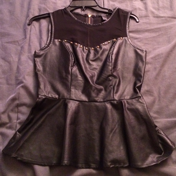 Black leather peplum top💣