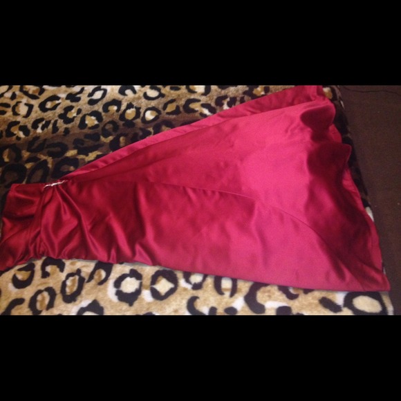 Candy apple red silk dress - Picture 3 of 3