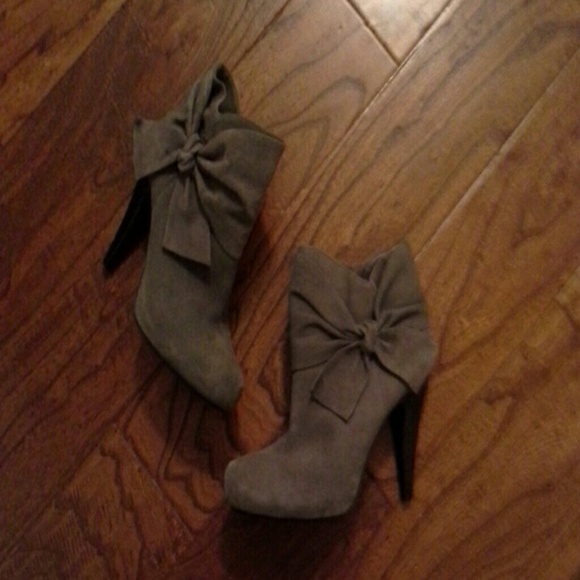 Giani Bernini Gray Suede Booties