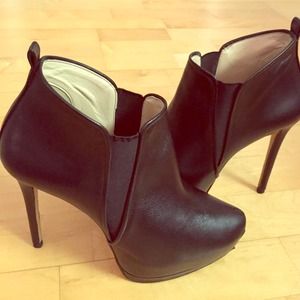 Black leather booties with platform