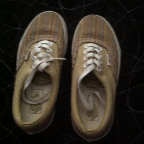 beige/strip vans