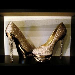 Fabulous Rhinestone / Crystals tan pumps!!