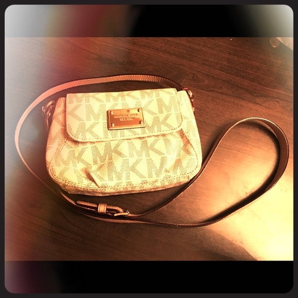 💯% Authentic MK cross body FINAL REDUCTION