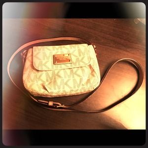 💯% Authentic MK cross body FINAL REDUCTION