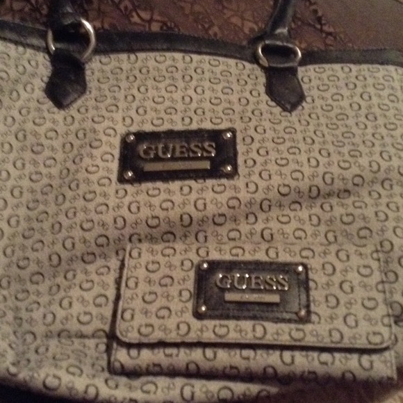 Guess bag and wallet