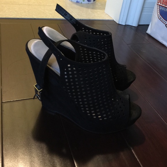 Chinese laundry black mesh wedges - Picture 2 of 2