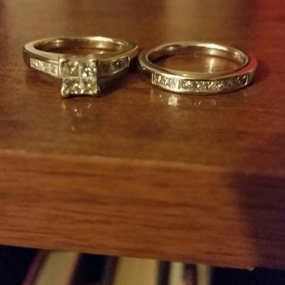 Engagement ring with matching wedding band