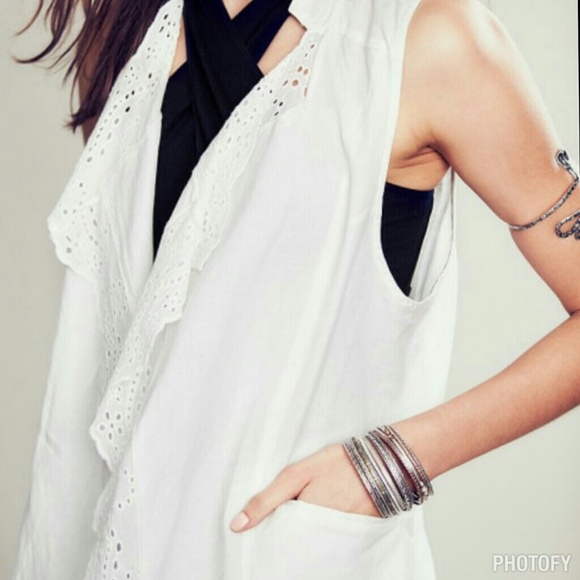 Eyelet Trim Vest - Picture 3 of 4