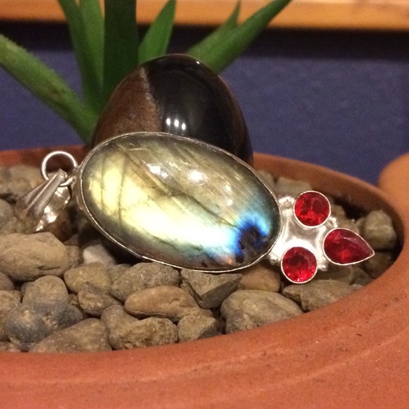 🔥Sterling Labradorite & Garnet Pendant🔥