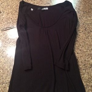 Quarter sleeve black shirt
