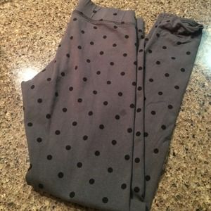 Aerie polka dot leggins.
