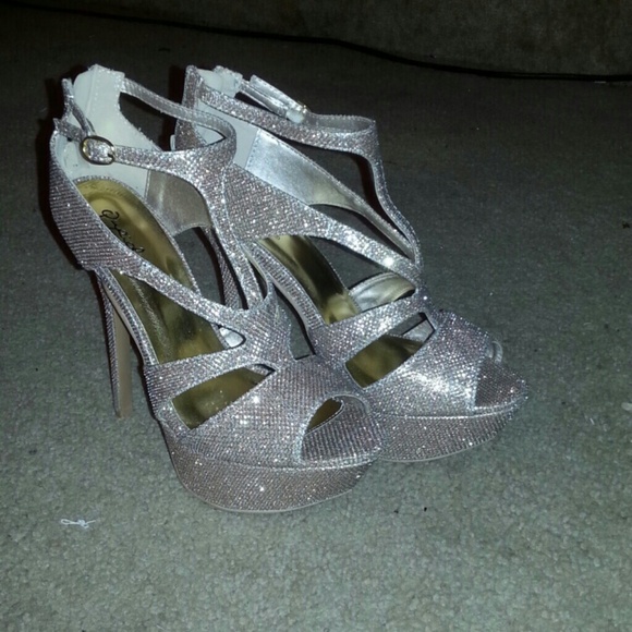 Strappy peep toe heels - Picture 3 of 4