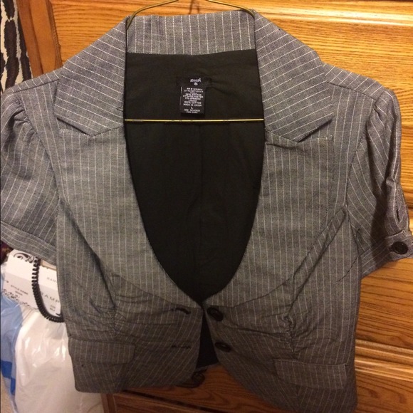 Pin stripped short sleeve jacket