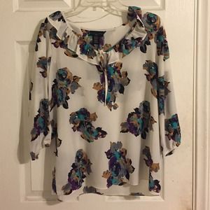 Apostrophe petite cream floral blouse