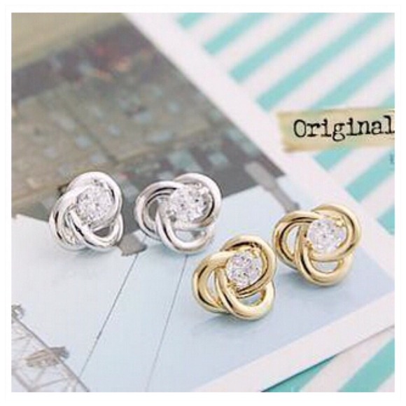 Fashion Jewelry - ❌SOLD❌Crystal Silver Plated Stud Earrings
