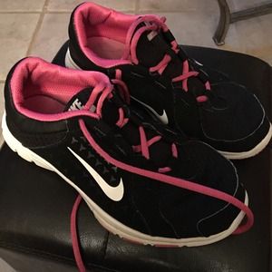 Nike training shoes sz6y