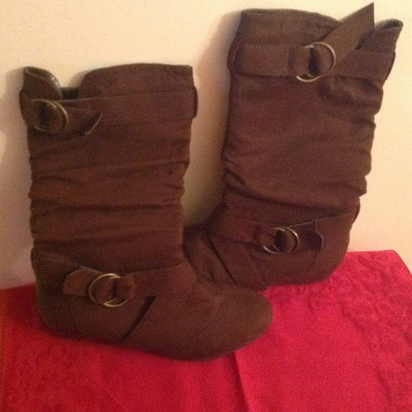 Brown suede boots - Picture 1 of 3