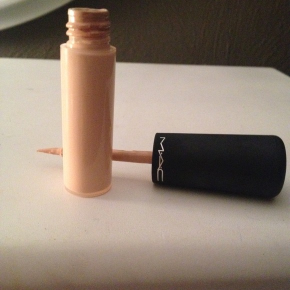 MAC mineralized concealer in NW20