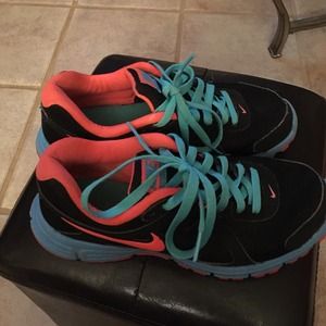 Nike Revolution 2 shoes 7.5