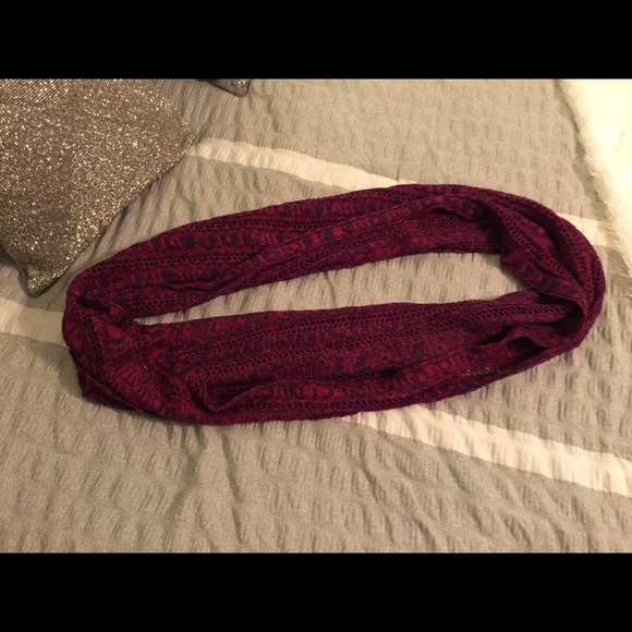 🚫SOLD🚫Infinity Scarf - Picture 2 of 3