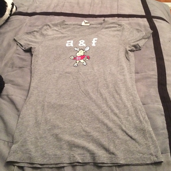 ⛔️SOLD⛔️Abercrombie kids girls t shirt size XL