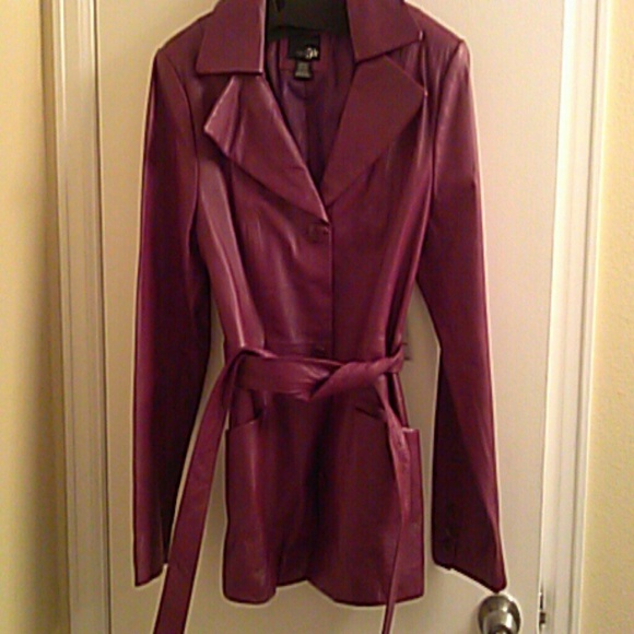 Make a offer..Beautiful  burgundy soft leather. - Picture 1 of 4