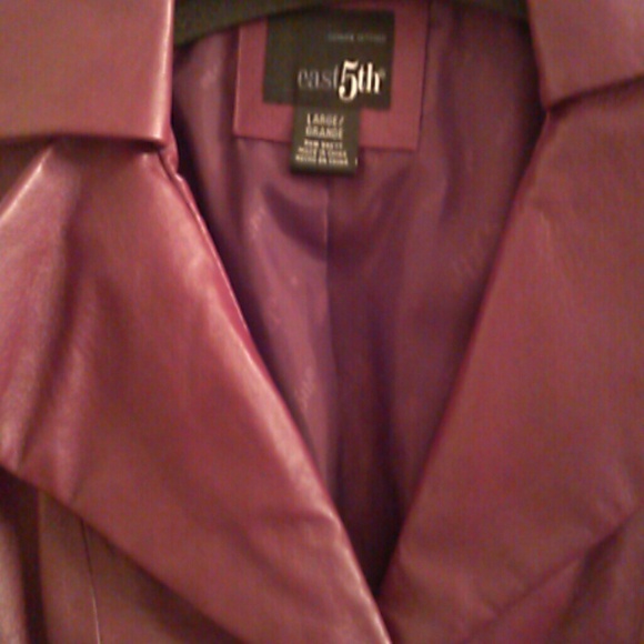 Make a offer..Beautiful  burgundy soft leather. - Picture 2 of 4