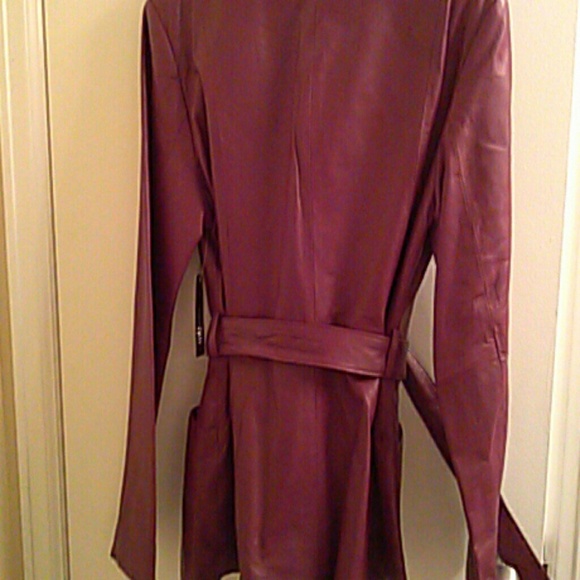 Make a offer..Beautiful  burgundy soft leather. - Picture 3 of 4