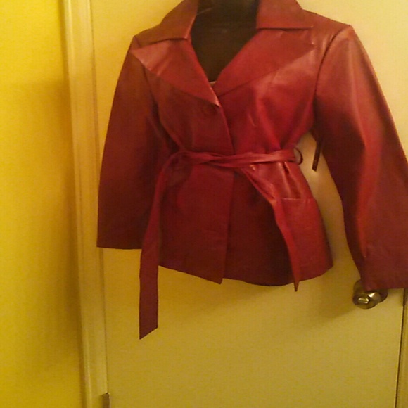 Make a offer..Beautiful  burgundy soft leather. - Picture 4 of 4