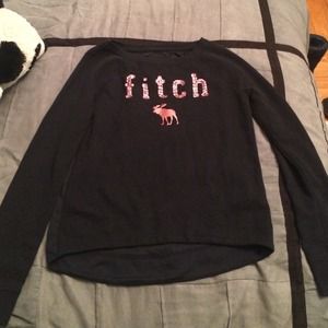 ⛔️SOLD⛔️Abercrombie kids girls sweater size XL.