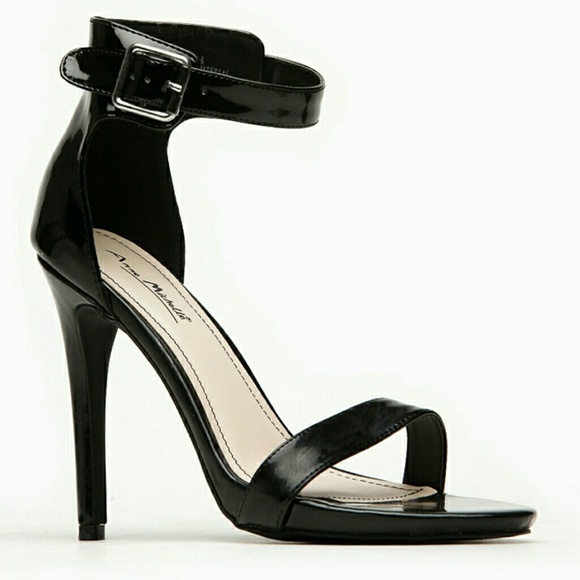 ANNEMICHELLE SINGLE SOLE GLOSSY BLACK STRAP HEELS