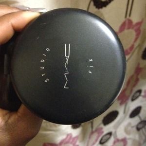 MAC NC50 studio fix powder/foundation