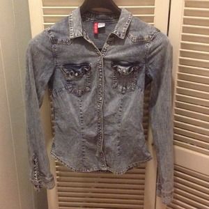 Fitted denim button down shirt