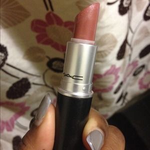 MAC lipstick in Spirit