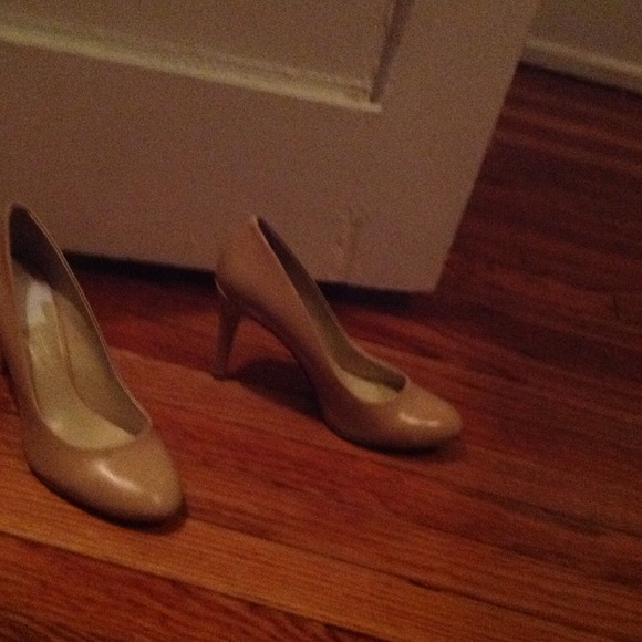 Nude Leather Nine West pumps