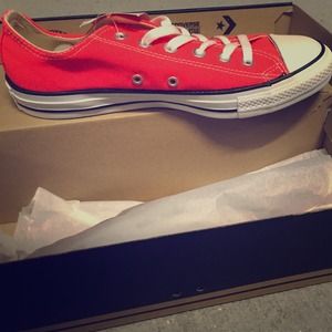 Unisex converse 7 men 9 women