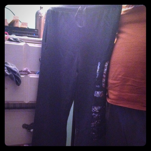 VS pink sweatpants