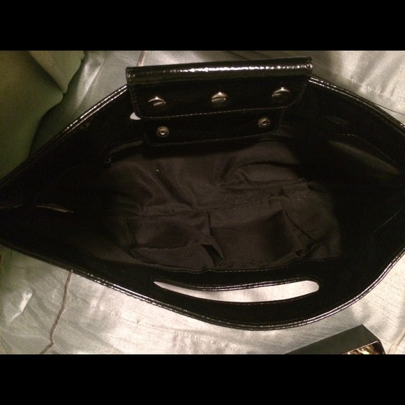 Black clutch perfect size for all occasions - Picture 4 of 4