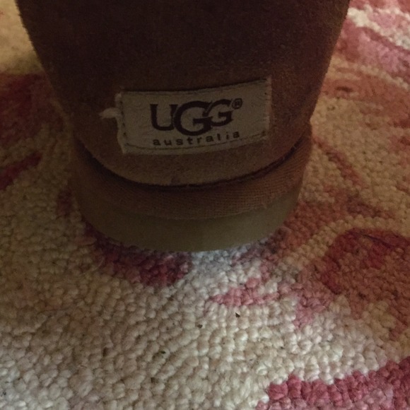 Medium sized Ugg Boots - Picture 2 of 2