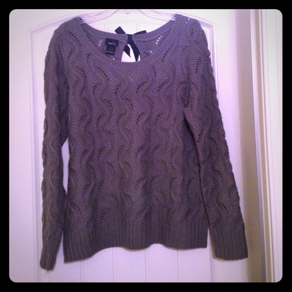 Grey sweater with bow back