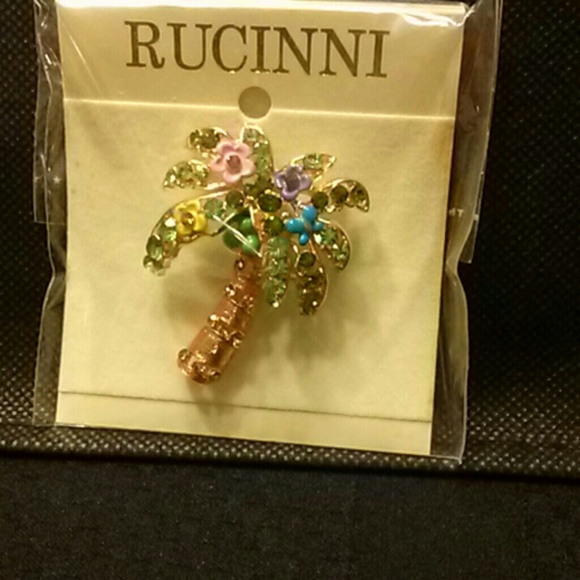 Rucinni brooch.