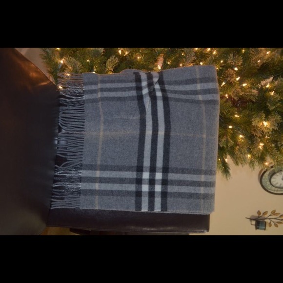 100% Authentic Burberry Scarf *BARELY USED*