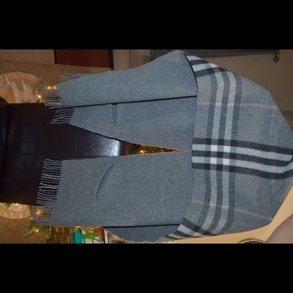 100% Authentic Burberry Scarf *BARELY USED*