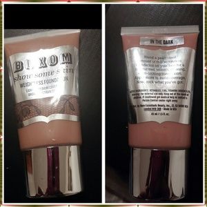 Buxom Show Some Skin Weightless Foundation