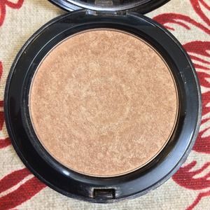 Bobbi Brown Illuminating Bronzing Powder Aruba 4